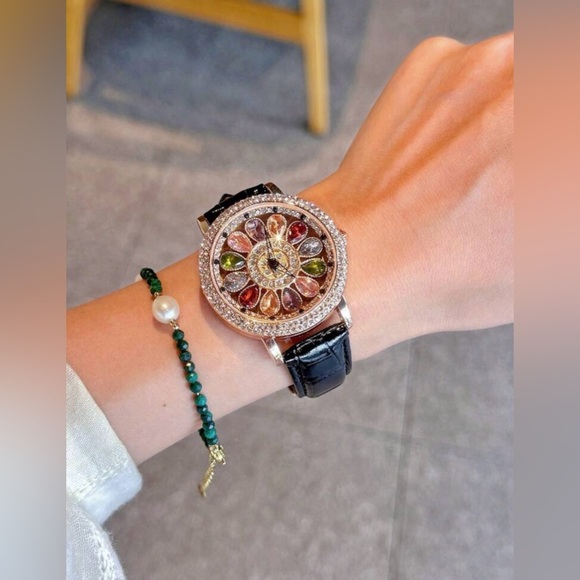 Women's Quartz Watch With Colorful Rhinestone And Rotatable Dial - Picture 3 of 3